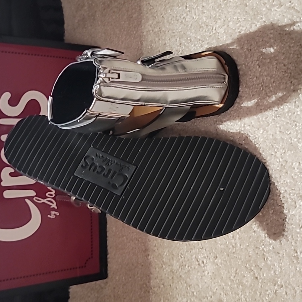 Sandals - Picture 4 of 4
